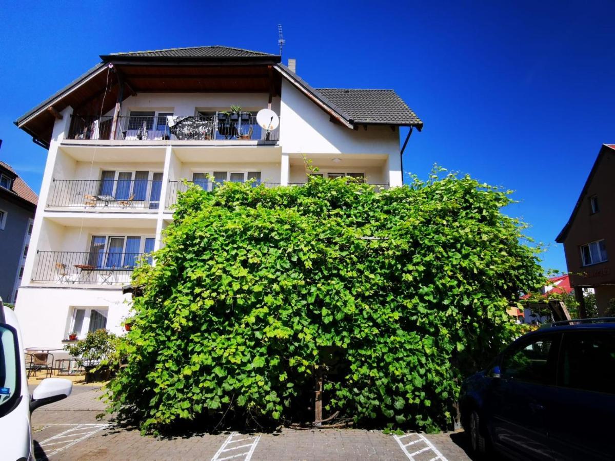Elizabeth Rewal Exterior foto